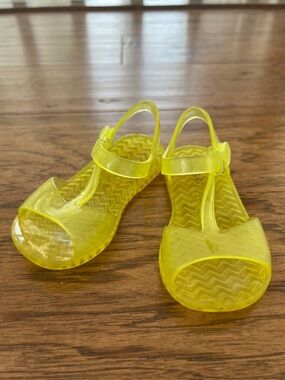 Old Navy yellow sandals, size 6